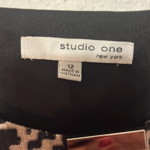 Studio One long dress with mid length sleeves - Picture 6 of 8